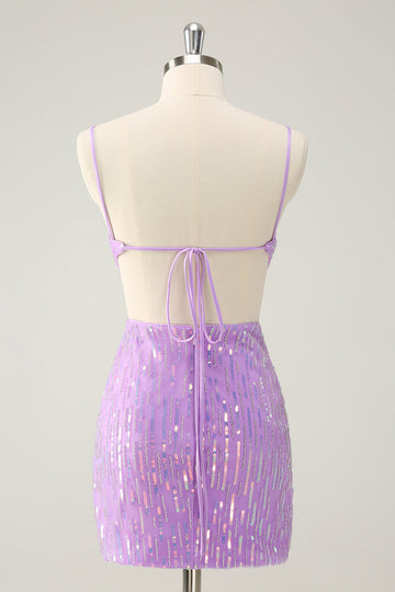 Vestido corto de regreso a casa con cuello en V ajustado de lentejuelas púrpura brillante